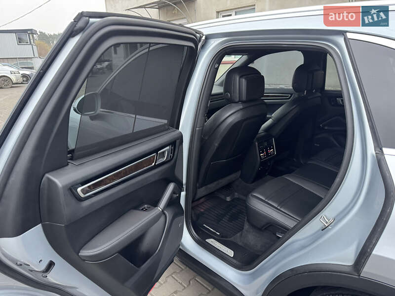 Внедорожник / Кроссовер Porsche Cayenne 2018 в Луцке