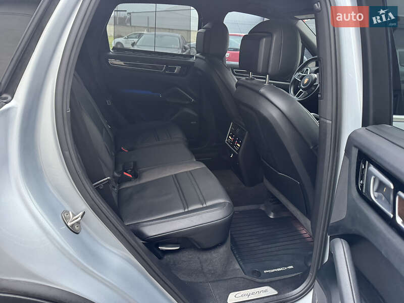 Внедорожник / Кроссовер Porsche Cayenne 2018 в Луцке