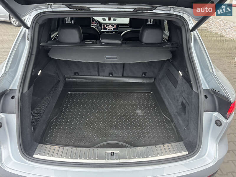 Внедорожник / Кроссовер Porsche Cayenne 2018 в Луцке