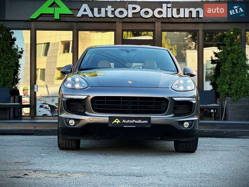Внедорожник / Кроссовер Porsche Cayenne 2016 в Киеве