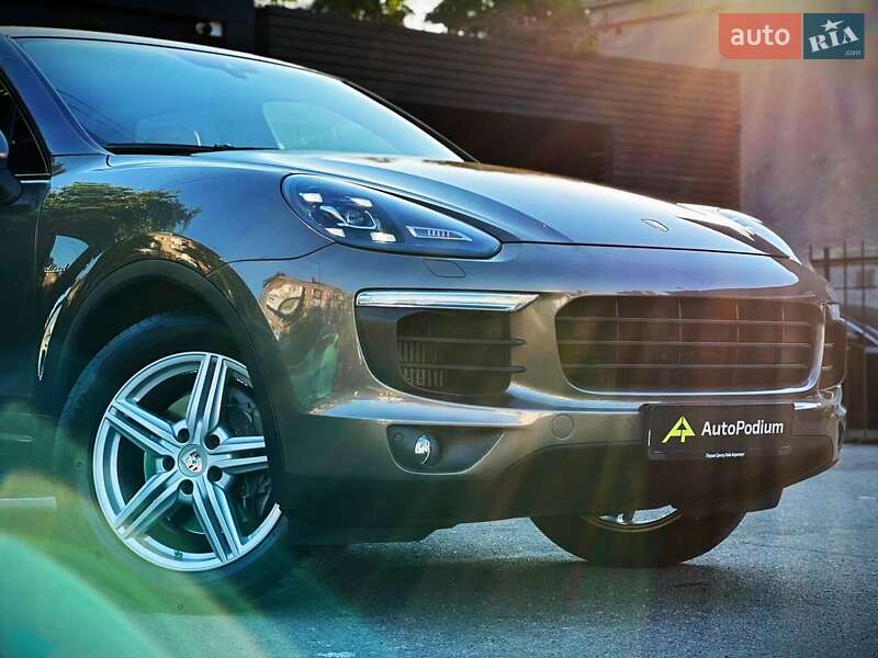 Внедорожник / Кроссовер Porsche Cayenne 2016 в Киеве