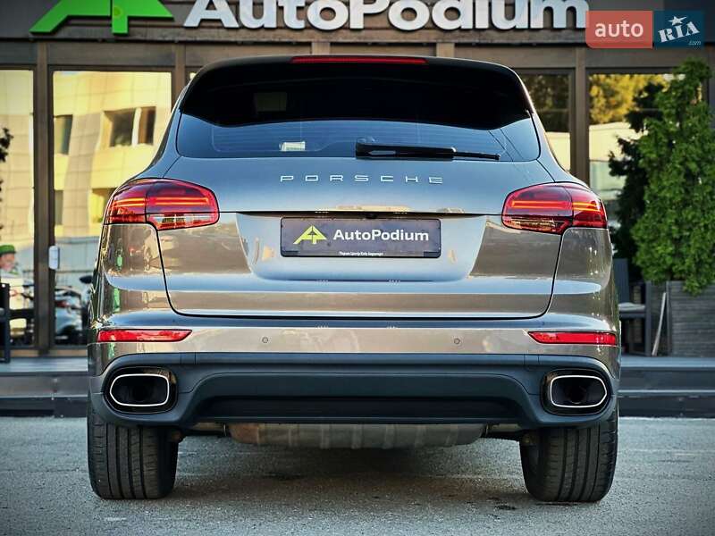 Внедорожник / Кроссовер Porsche Cayenne 2016 в Киеве