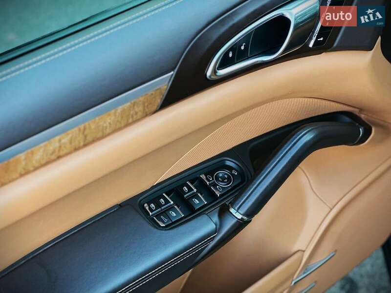 Внедорожник / Кроссовер Porsche Cayenne 2016 в Киеве