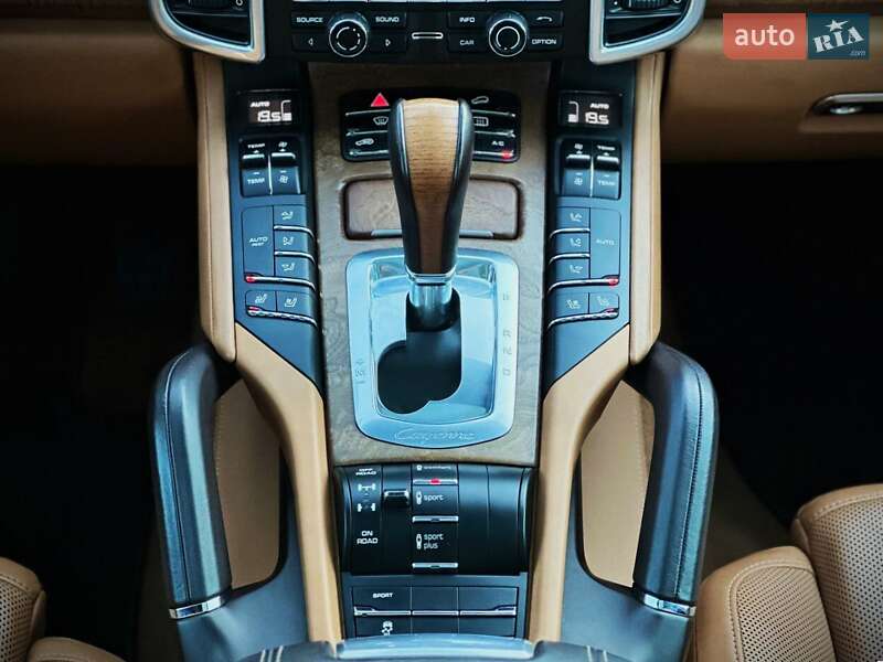 Внедорожник / Кроссовер Porsche Cayenne 2016 в Киеве