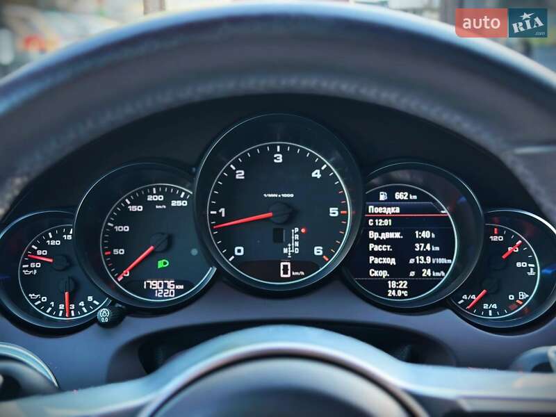 Внедорожник / Кроссовер Porsche Cayenne 2016 в Киеве