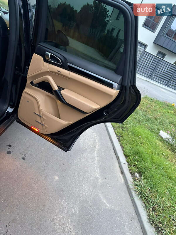 Внедорожник / Кроссовер Porsche Cayenne 2016 в Днепре