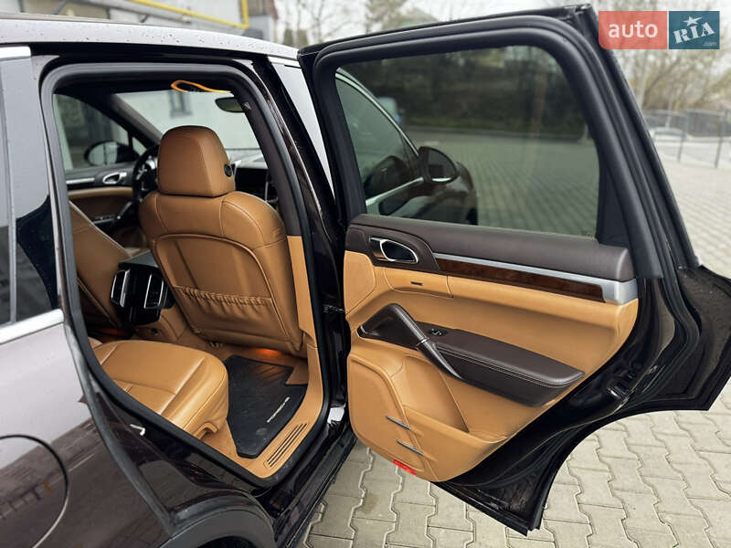 Внедорожник / Кроссовер Porsche Cayenne 2013 в Киеве