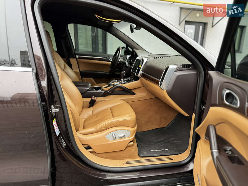 Внедорожник / Кроссовер Porsche Cayenne 2013 в Киеве