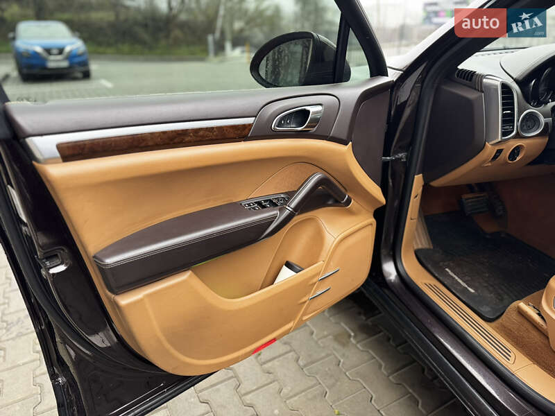 Внедорожник / Кроссовер Porsche Cayenne 2013 в Киеве