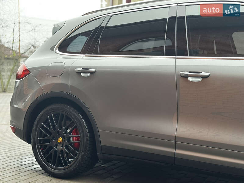 Внедорожник / Кроссовер Porsche Cayenne 2010 в Киеве