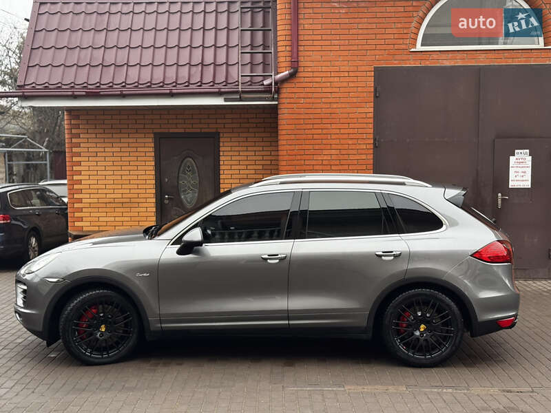 Внедорожник / Кроссовер Porsche Cayenne 2010 в Киеве