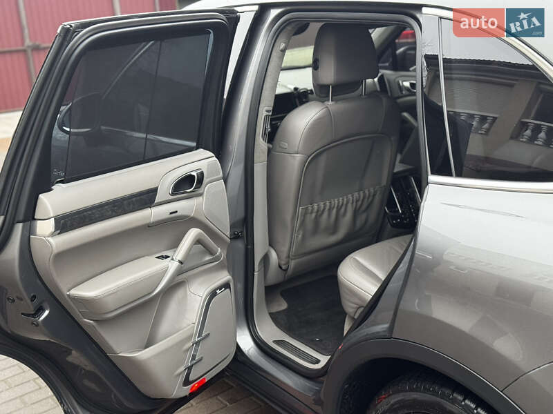 Внедорожник / Кроссовер Porsche Cayenne 2010 в Киеве