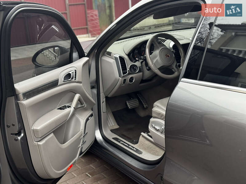 Внедорожник / Кроссовер Porsche Cayenne 2010 в Киеве