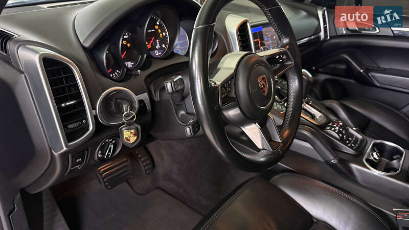 Внедорожник / Кроссовер Porsche Cayenne 2017 в Киеве фото 25 Внедорожник / Кроссовер Porsche Cayenne 2017 в Киеве