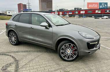 Позашляховик / Кросовер Porsche Cayenne 2016 в Києві