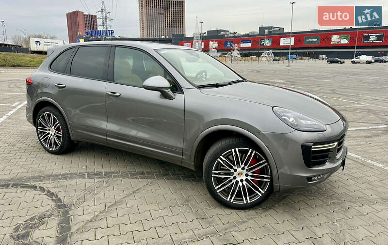 Позашляховик / Кросовер Porsche Cayenne 2016 в Києві