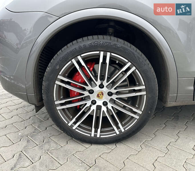 Позашляховик / Кросовер Porsche Cayenne 2016 в Києві