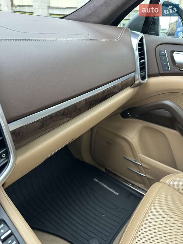 Позашляховик / Кросовер Porsche Cayenne 2016 в Києві