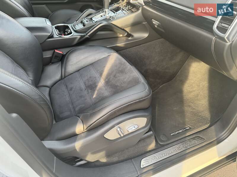 Внедорожник / Кроссовер Porsche Cayenne 2016 в Киеве