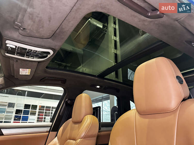 Позашляховик / Кросовер Porsche Cayenne 2016 в Одесі