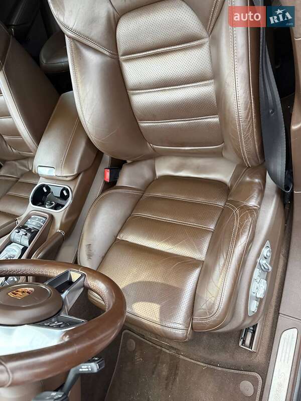 Внедорожник / Кроссовер Porsche Cayenne 2016 в Киеве фото 40 Внедорожник / Кроссовер Porsche Cayenne 2016 в Киеве