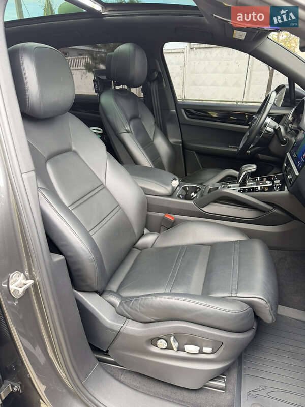 Внедорожник / Кроссовер Porsche Cayenne 2020 в Одессе фото 28 Внедорожник / Кроссовер Porsche Cayenne 2020 в Одессе