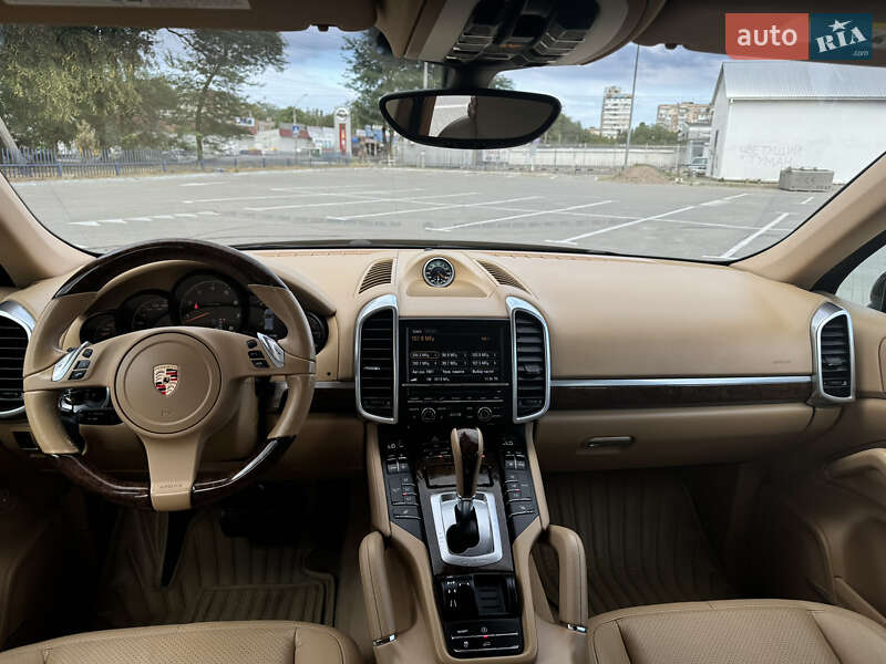 Внедорожник / Кроссовер Porsche Cayenne 2012 в Одессе