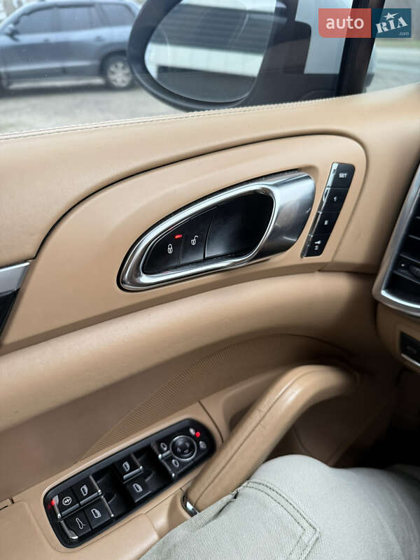 Внедорожник / Кроссовер Porsche Cayenne 2013 в Киеве фото 13 Внедорожник / Кроссовер Porsche Cayenne 2013 в Киеве