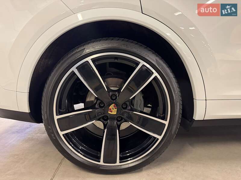 Внедорожник / Кроссовер Porsche Cayenne 2019 в Киеве