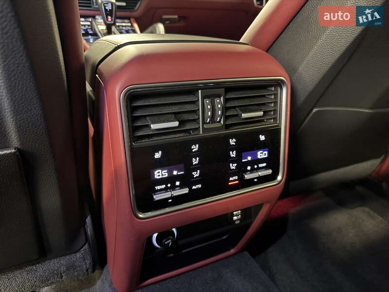 Внедорожник / Кроссовер Porsche Cayenne 2019 в Киеве