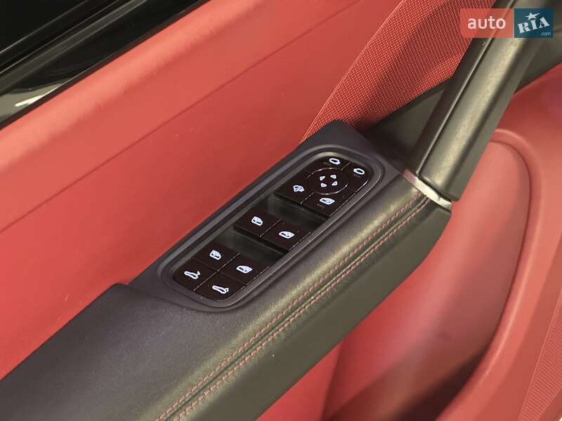 Внедорожник / Кроссовер Porsche Cayenne 2019 в Киеве