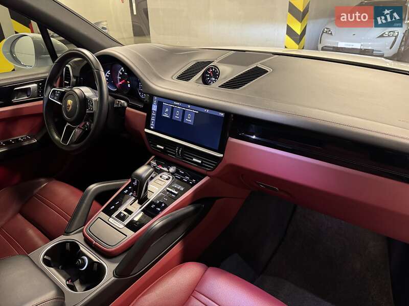 Внедорожник / Кроссовер Porsche Cayenne 2019 в Киеве