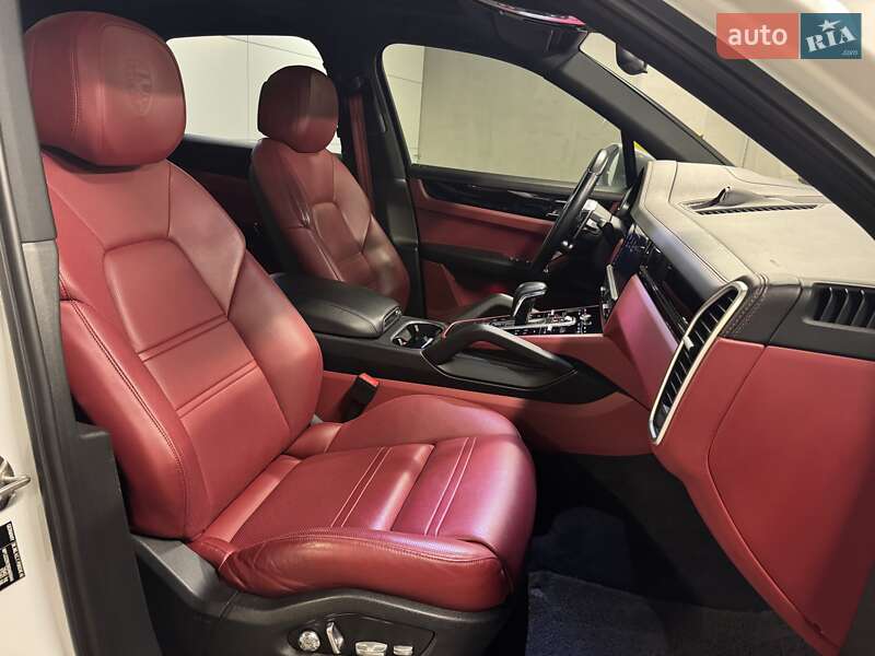 Внедорожник / Кроссовер Porsche Cayenne 2019 в Киеве