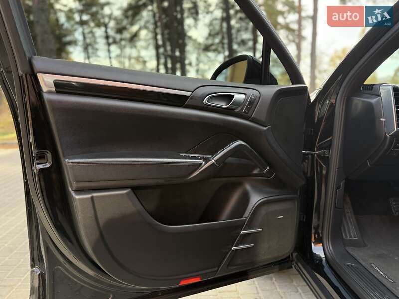 Внедорожник / Кроссовер Porsche Cayenne 2011 в Нетешине фото 23 Внедорожник / Кроссовер Porsche Cayenne 2011 в Нетешине