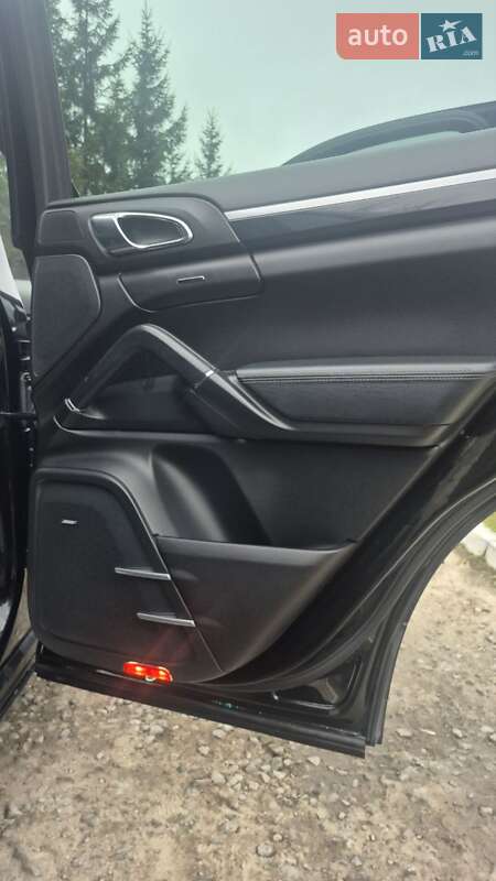 Внедорожник / Кроссовер Porsche Cayenne 2012 в Бердичеве