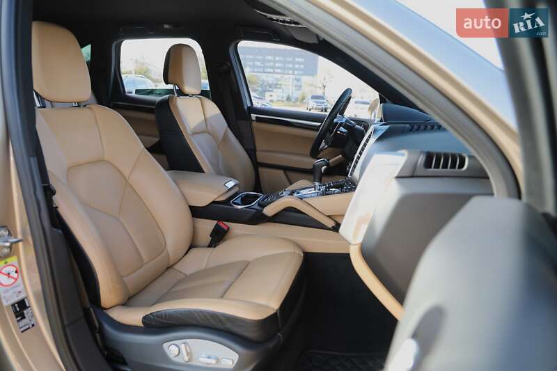 Внедорожник / Кроссовер Porsche Cayenne 2016 в Харькове