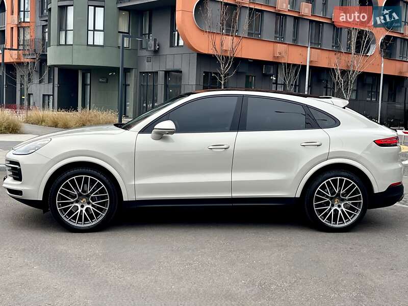 Внедорожник / Кроссовер Porsche Cayenne 2021 в Киеве