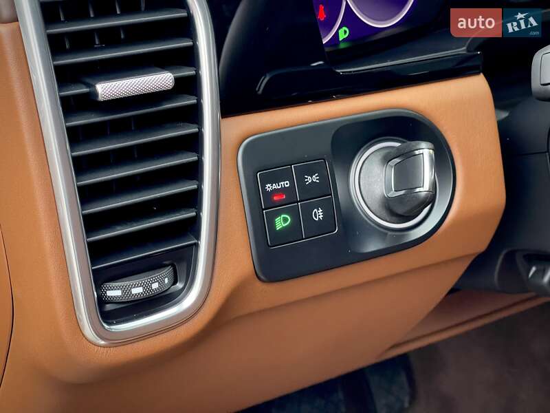 Внедорожник / Кроссовер Porsche Cayenne 2021 в Киеве