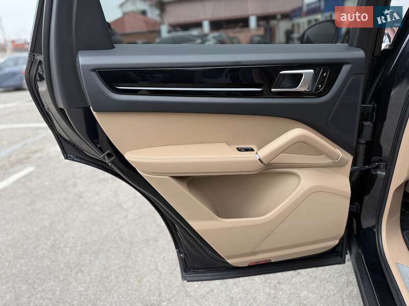 Внедорожник / Кроссовер Porsche Cayenne 2018 в Киеве фото 30 Внедорожник / Кроссовер Porsche Cayenne 2018 в Киеве