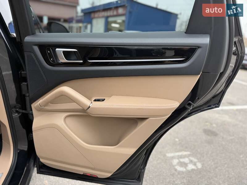 Внедорожник / Кроссовер Porsche Cayenne 2018 в Киеве фото 35 Внедорожник / Кроссовер Porsche Cayenne 2018 в Киеве