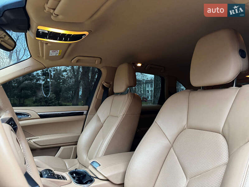 Внедорожник / Кроссовер Porsche Cayenne 2015 в Киеве