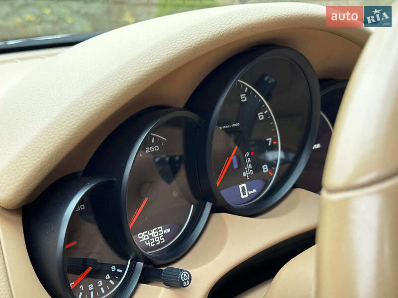 Внедорожник / Кроссовер Porsche Cayenne 2015 в Киеве