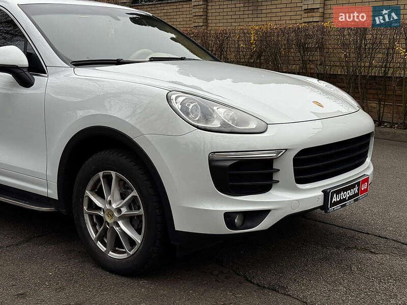 Внедорожник / Кроссовер Porsche Cayenne 2015 в Киеве