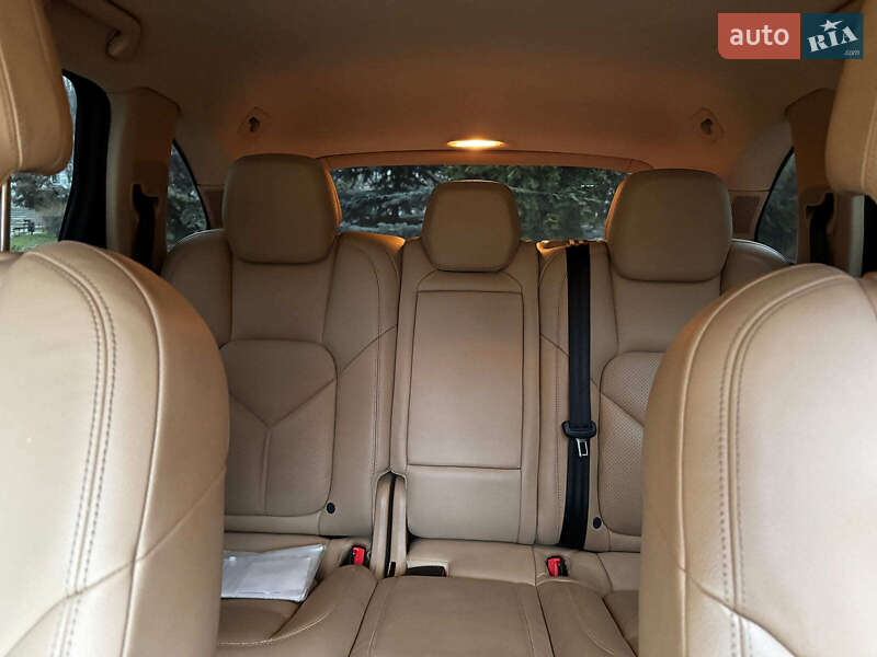 Внедорожник / Кроссовер Porsche Cayenne 2015 в Киеве