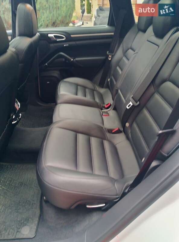 Внедорожник / Кроссовер Porsche Cayenne 2014 в Киеве