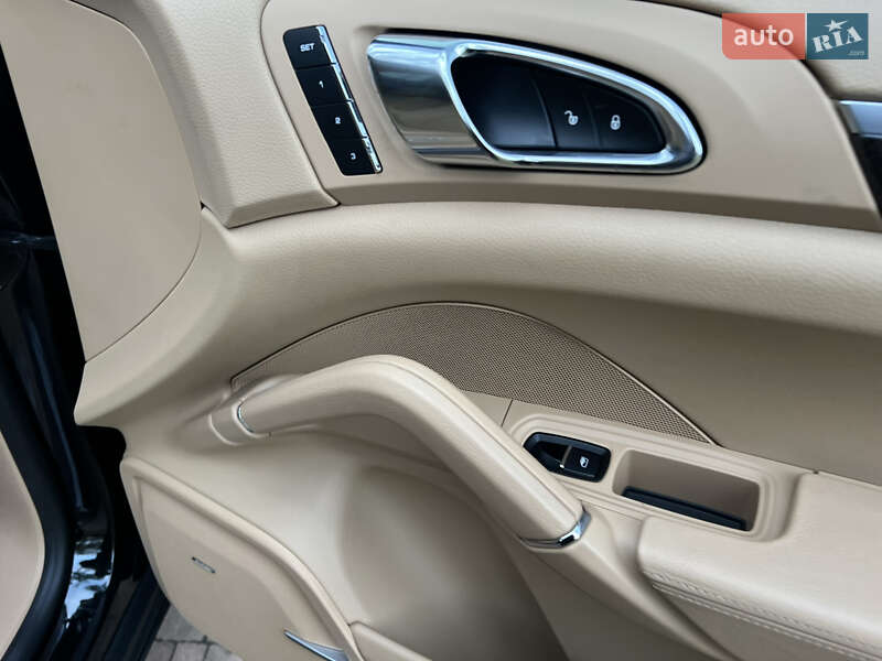 Внедорожник / Кроссовер Porsche Cayenne 2015 в Киеве фото 78 Внедорожник / Кроссовер Porsche Cayenne 2015 в Киеве