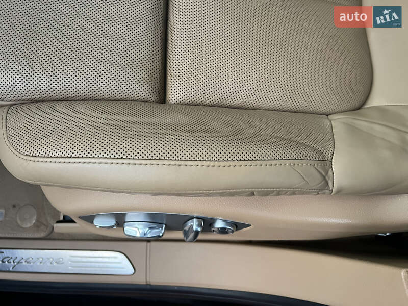 Внедорожник / Кроссовер Porsche Cayenne 2015 в Киеве фото 128 Внедорожник / Кроссовер Porsche Cayenne 2015 в Киеве