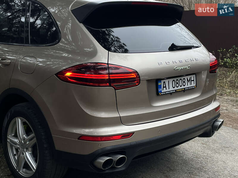 Внедорожник / Кроссовер Porsche Cayenne 2016 в Киеве