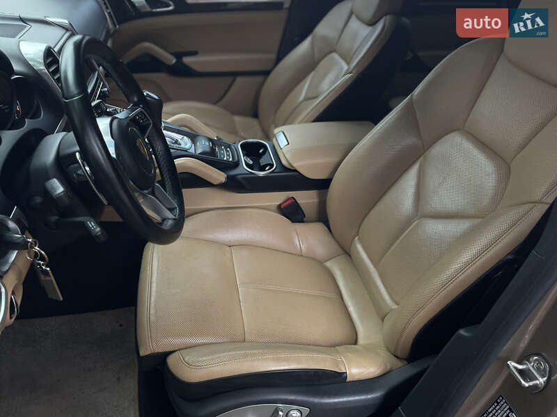 Внедорожник / Кроссовер Porsche Cayenne 2016 в Киеве
