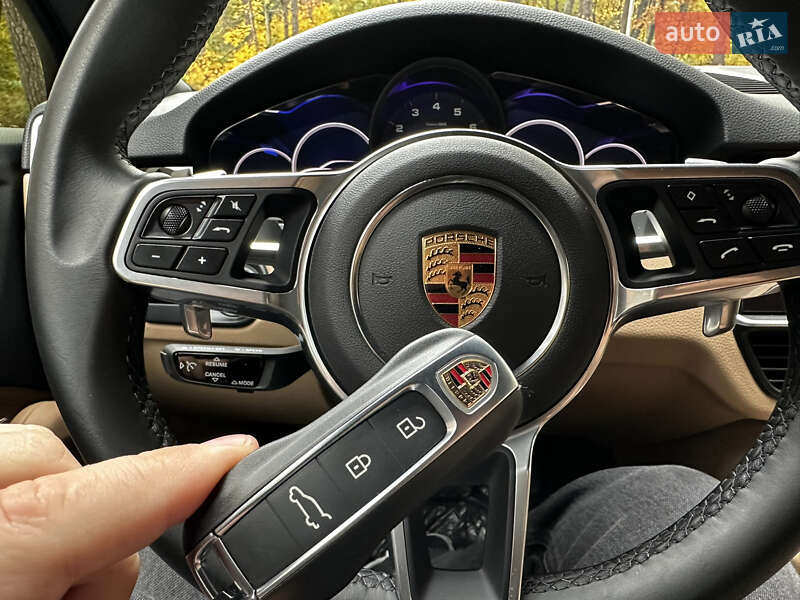 Внедорожник / Кроссовер Porsche Cayenne 2019 в Киеве